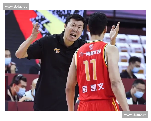 欧联焦点夜阿积士迎战曼联直播全程解析两队攻防看点与胜负悬念 欧联焦点夜阿积士迎战曼联直播全程解析两队攻防看点与胜负悬念